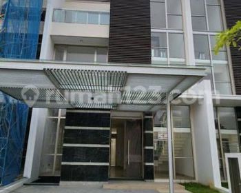 Rumah Luas 8x25, Semi furnish, 3 Lantai