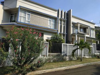 Rumah asri cantik rapi siap huni lokasi Strategis harga nego