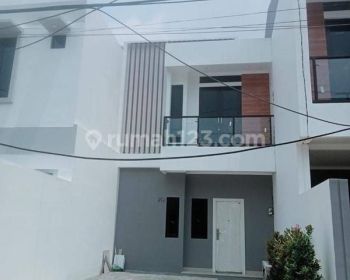 Rumah minimalis lingkungan Asri Dekat Apartemen Arandra Cempaka putih