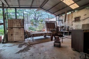 Gudang siap pakai di gunung batu