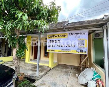 RUMAH BAGUS DAN NYAMAN DI KOMPLEK PERUMAHAN