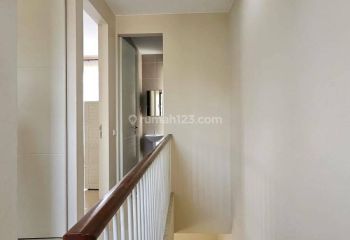 RUMAH BARU 2 LANTAI POSISI HOOK LOKASI BUKIT SARI SEMARANG