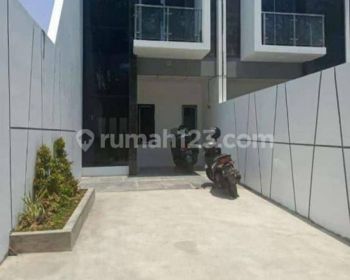 Rumah Moderen 2 Lantai Aksesnya Strategis Di Cempaka putih Barat