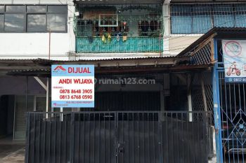 Rumah Pinggir jalan lokasi strategis di Taman Ratu(TR58)