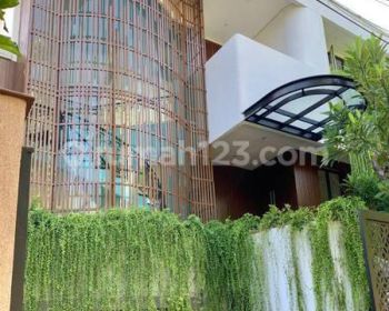 Rumah di Permata Hijau dekat Senayan