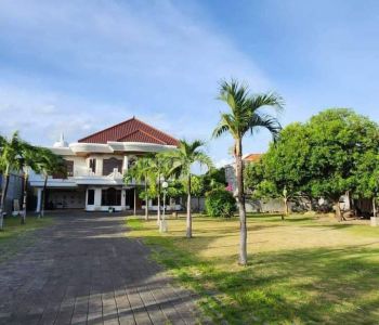 Rumah Mewah Kerobokan di Jalan Gunung Salak
