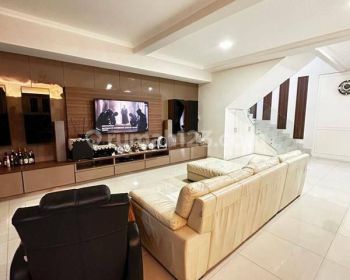 Rumah 2,5 Lantai Permata Buana , Sudah renov Furnished. Siap huni