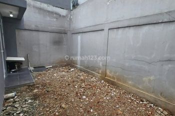 Disewakan Rumah Baru Renovasi di Palem Semi Karawaci Tangerang