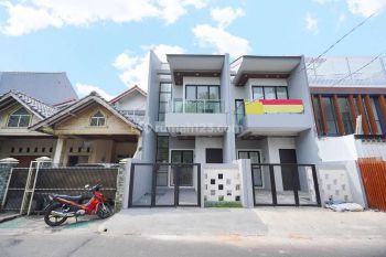 Hunian Siap KPR 2 Lantai SHM di Tangerang Selatan Harga Nego J15576