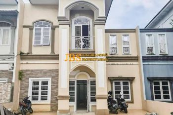 DIJUAL CEPAT! Villa Siap Huni Komplek Grand Menteng Indah Cluster The Green