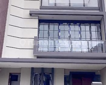 Rumah Baru 3 Lantai Komplek Permata Buana Jakbar