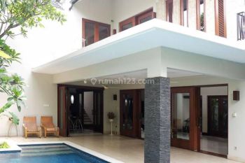 Modern House Tropical Style With Privat Pool In Cilandak Area