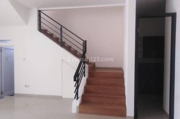 Rumah Nyaman Strategis di Setra Duta Milenia Bandung