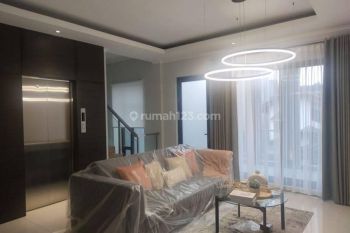 Rumah 3 Lantai Minimalis Dan Mewah di Setra Sari Kulon,bandung