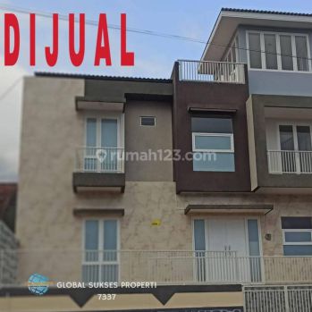 Villa Furnish Rofftop Plus Kolam Renang Luas View Asri Kota Batu