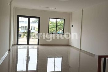 Ruko Melody 2 dengan balcony /open sky terrace sangat cocok usaha coffee shop,