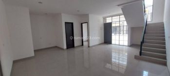 Sewa Rumah 2 Lantai Pik 2 Uk 8x15m Kosongan