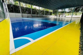 Lapangan futsal standart interlok beserta rumah