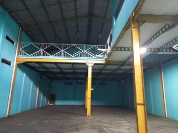 Gudang di Jalan Raya Bogor. Masuk Truk Container