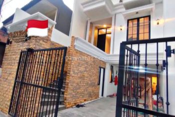 Rumah Baru Mewah 3 Lantai Dengan Pool Dekat Tol di Jagakarsa
