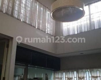 Rumah 3 Lantai Bagus SHM di Grand Puri Grisenda, Jakarta Utara