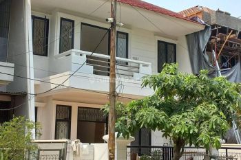 Disewadisewakan Rumah 2 Lantai di Griya Permata Cipondoh