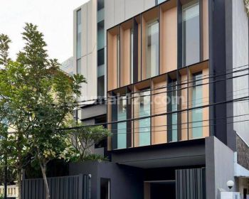 Rumah Modern Tropical Brand New Scbd Jakarta 3 BR 4 Lantai With Rooftop