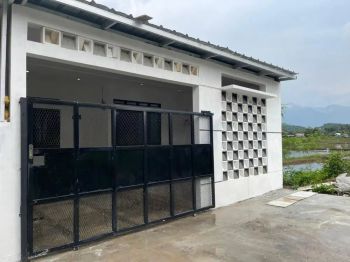 Dikontrakan tahunan/dijual bangunan baru rumah aestetic