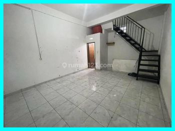 Chandra Disewakan Ruko 3 Lantai di Jalan Raya Jelambar