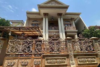 Rumah ni Dua lantai dekat dengan taman