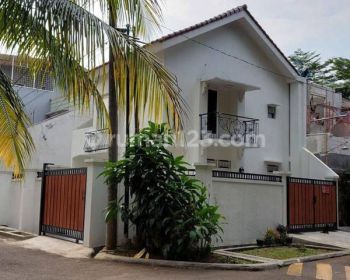 Dijual Cepat Rumah Cantik 2 Lt Hook Sektor 6 Gading Serpong