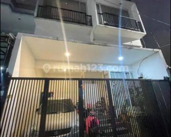 Rumah Bagus Nan Cantik Ada Swimming Pool 3.5 Lantai Di Tebet Timur Jaksel