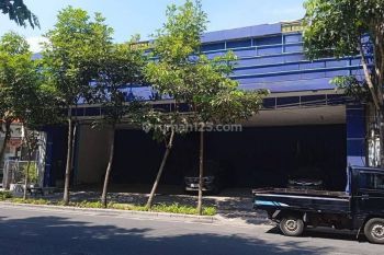 DISEWAKAN RUANG USAHA EX SHOWROOM MOBIL di Raya Kertajaya