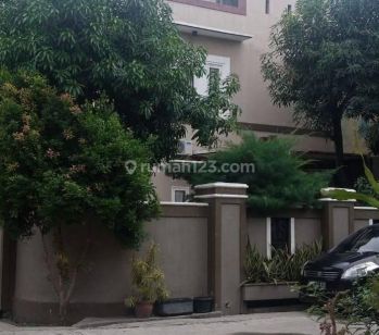 Rumah Hook di Bumi Anggrek Bekasi 3 Lantai Siap Huni Bebas Banjir