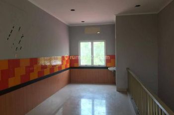 Disewakan ruko 2 lantai di pinggir jalan raya marrakash pondok ungu bekasi