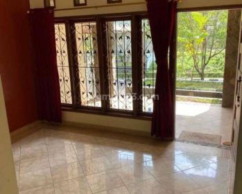 Rumah Disewa Asri Dan Luas di Komplek Prv Gegerkalong