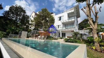 Rumah Dijual di Dago Pakar Resort 3 Lantai Full Furnished