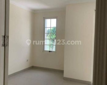 Disewakan Rumah 3 Lantai di Jl Green Lake City Bagus