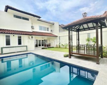 House 4 BR In Compound With Private Pool Garden In Pondok Indah