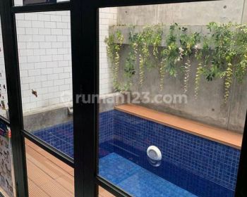 Di jual rumah bagus ada kolam renang di Gunung batu, pasteur