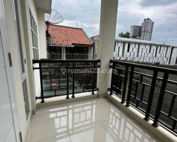 Disewa rumah green village 2 lantai dengan harga murah