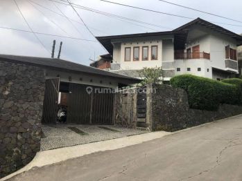 Dijual Rumah Luas Nyaman Terawat di Geger Kalong Tonggoh