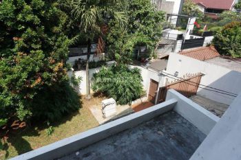 Rumah siap huni ada kolam renang di jakarta selatan