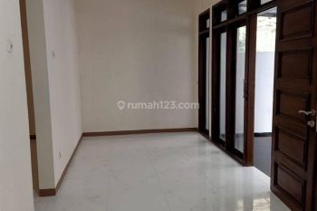 Rumah Bagus Siap Huni di Cluster Setra Duta Bandung Utara