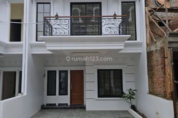 Rumah Brandnew Jagakarsa American Classic Style Jakarta Selatan