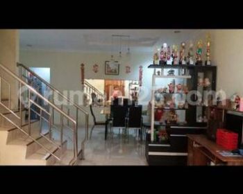 Dijual rumah baguss 3 lantai siap huni di Mutiara Taman Palem