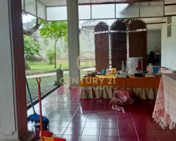 Rumah luas, dilokasi strategis, dekat stasiun kereta, sekolah, tempat