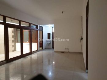 Rumah Minimalis Terawat Siap Huni di Singgasana Pradana, Bandung