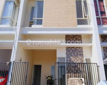 Rumah 2 Lantai SHM Baru Hadap Utara Raya Gunung Anyar Surabaya