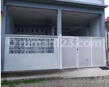Rumah 2 lantai 3 kamar AC dekat stasiun bekasi